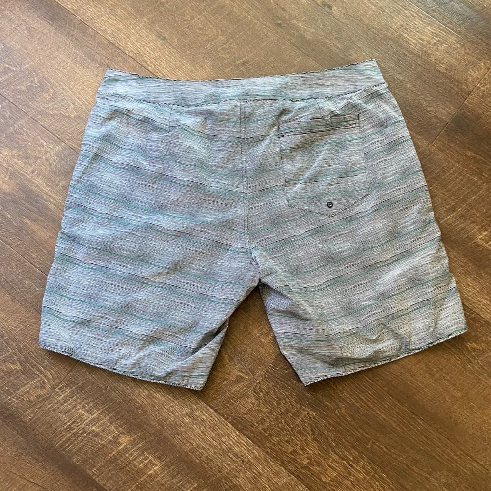 Rhone 9Inch Tech Boardshorts - Size 36 - Picture 3 of 6